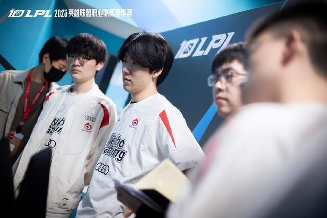 粉丝们依旧 粉丝们依旧